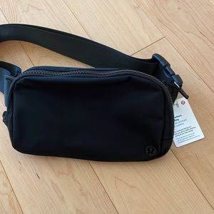 Lululemon everywhere belt bag